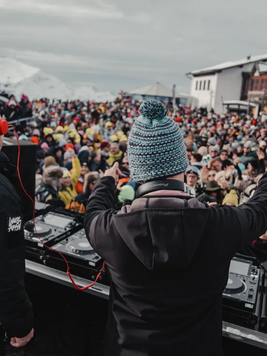 8_winter_events_rave_on_snow.jpg